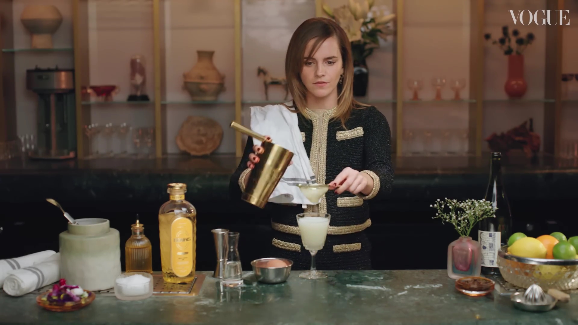 EmmaWatsonFan-dot-nl-2023VougeUK-MakingCocktails0402.jpg