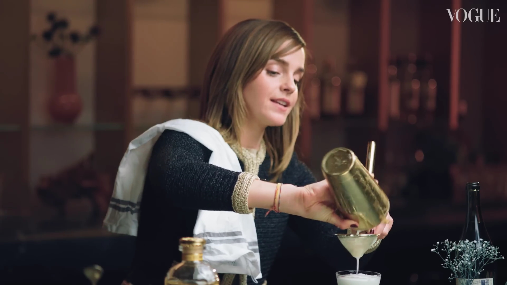 EmmaWatsonFan-dot-nl-2023VougeUK-MakingCocktails0403.jpg