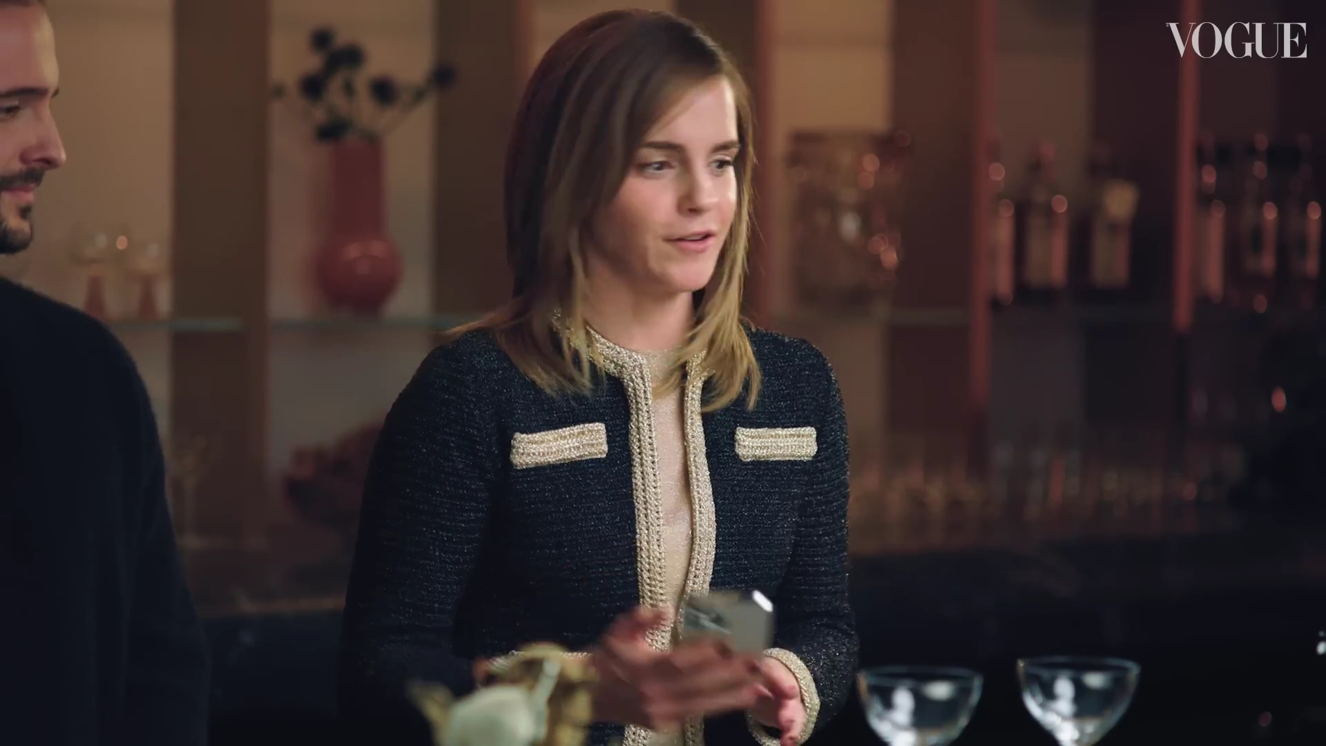 EmmaWatsonFan-dot-nl-2023VougeUK-MakingCocktails0427.jpg