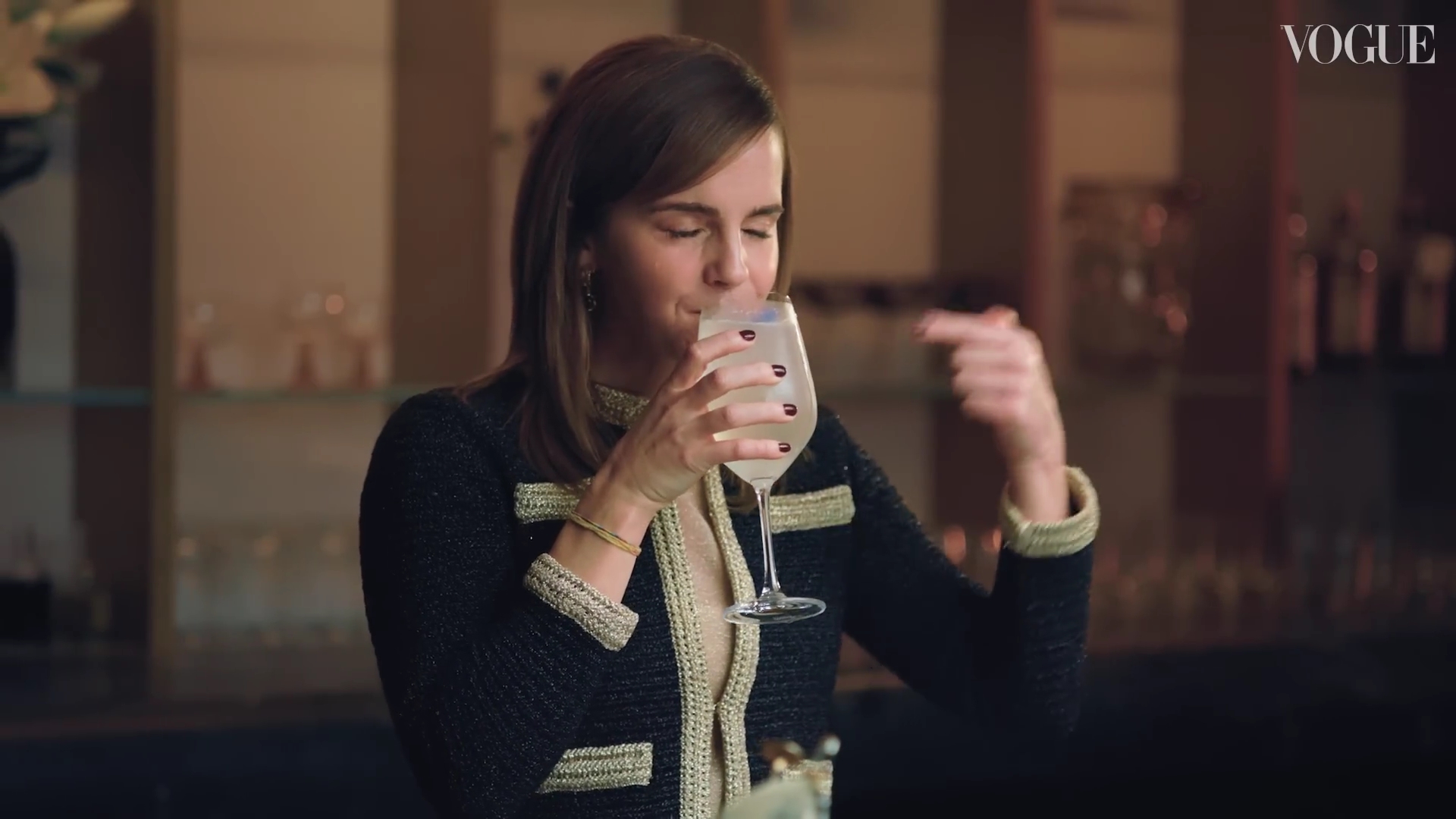 EmmaWatsonFan-dot-nl-2023VougeUK-MakingCocktails0642.jpg
