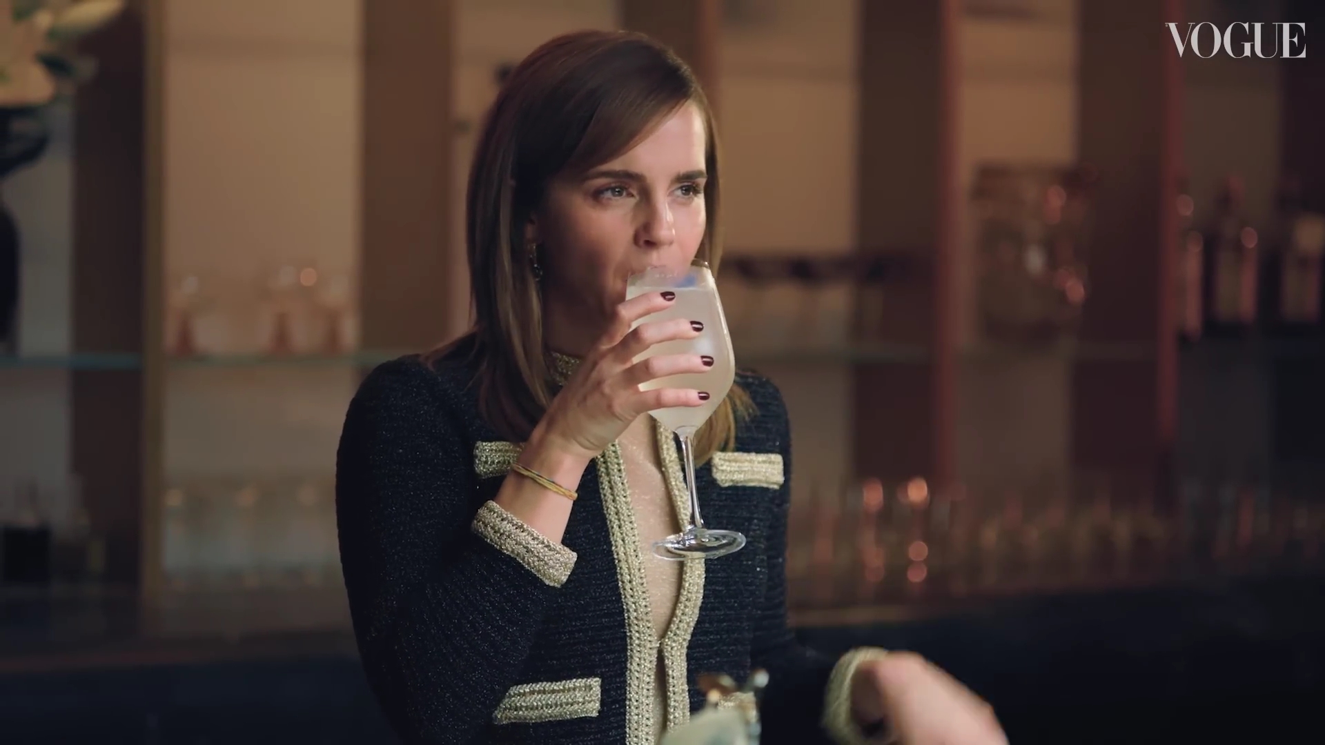 EmmaWatsonFan-dot-nl-2023VougeUK-MakingCocktails0643.jpg EmmaWatsonFan-dot-nl-2023VougeUK-MakingCocktails0643.jpg