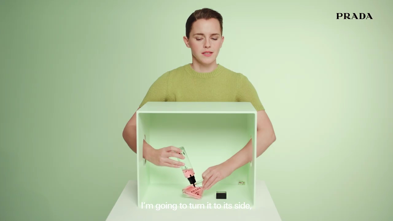 EmmaWatsonFan-dot-nl_PRADAPARADOXE-RefillyourfragrancewithEmmaWatson0091.jpg
