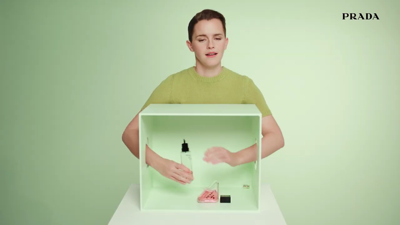 EmmaWatsonFan-dot-nl_PRADAPARADOXE-RefillyourfragrancewithEmmaWatson0098.jpg