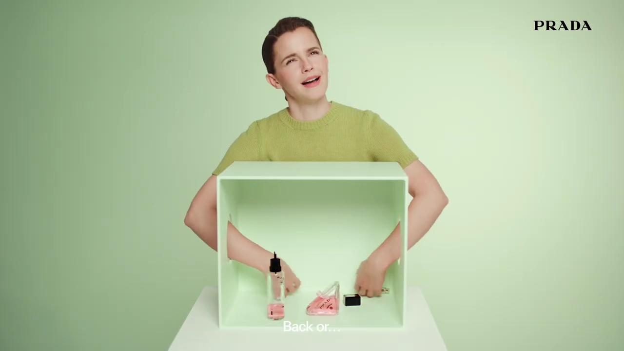 EmmaWatsonFan-dot-nl_PRADAPARADOXE-RefillyourfragrancewithEmmaWatson0103.jpg
