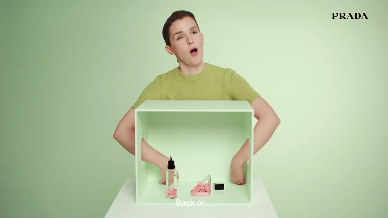 EmmaWatsonFan-dot-nl_PRADAPARADOXE-RefillyourfragrancewithEmmaWatson0104.jpg EmmaWatsonFan-dot-nl_PRADAPARADOXE-RefillyourfragrancewithEmmaWatson0104.jpg