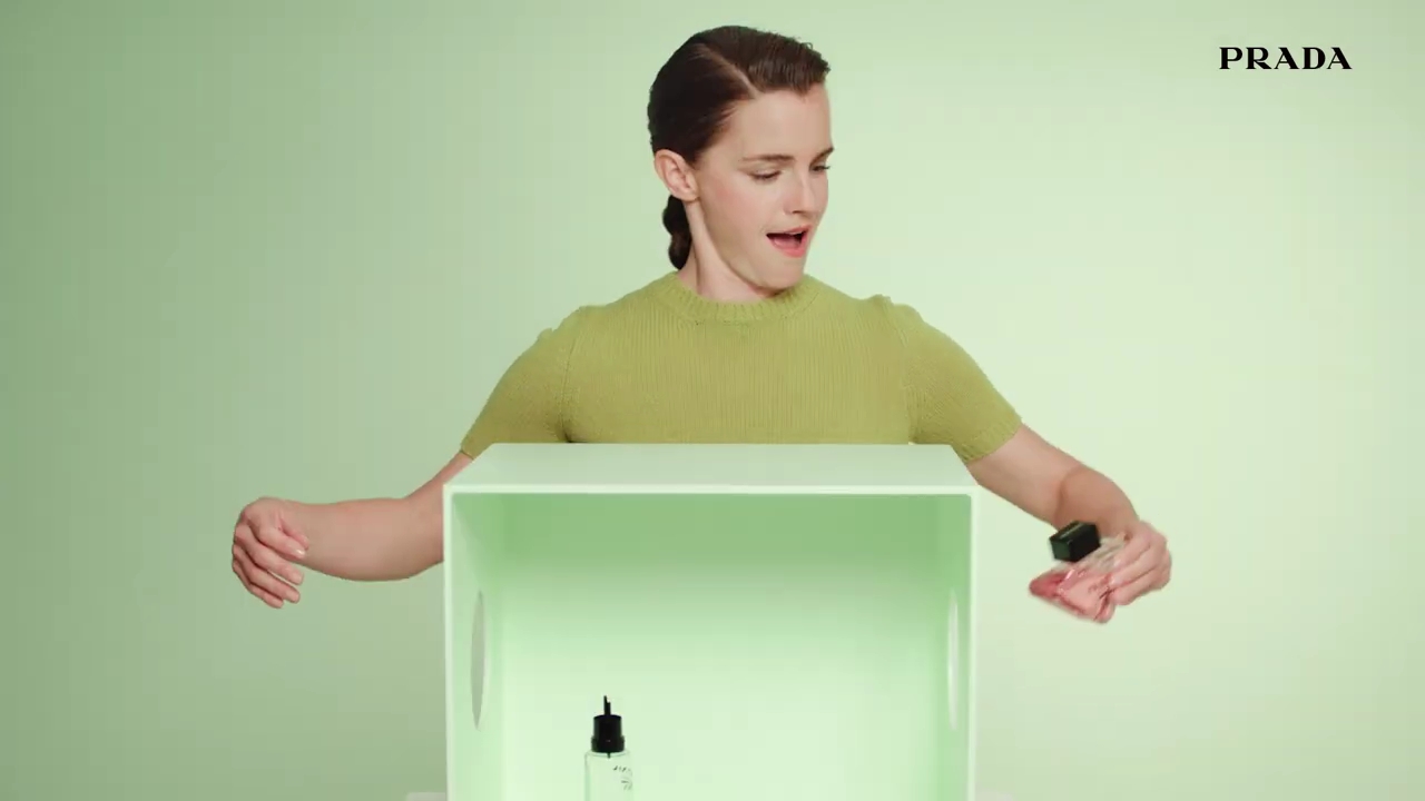 EmmaWatsonFan-dot-nl_PRADAPARADOXE-RefillyourfragrancewithEmmaWatson0117.jpg