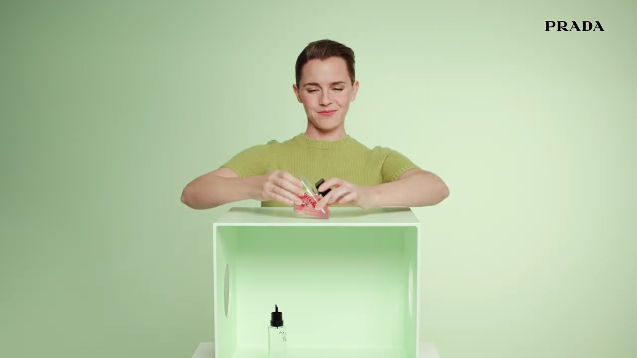 EmmaWatsonFan-dot-nl_PRADAPARADOXE-RefillyourfragrancewithEmmaWatson0123.jpg