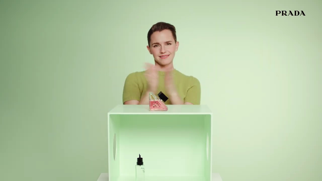 EmmaWatsonFan-dot-nl_PRADAPARADOXE-RefillyourfragrancewithEmmaWatson0126.jpg