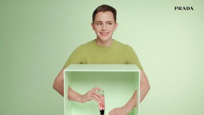 EmmaWatsonFan-dot-nl_PRADAPARADOXE-RefillyourfragrancewithEmmaWatson0085.jpg