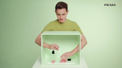 EmmaWatsonFan-dot-nl_PRADAPARADOXE-RefillyourfragrancewithEmmaWatson0107.jpg