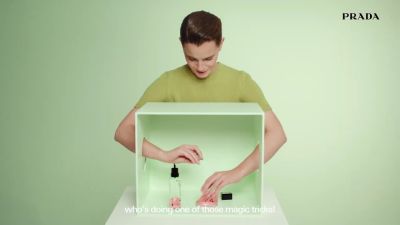 EmmaWatsonFan-dot-nl_PRADAPARADOXE-RefillyourfragrancewithEmmaWatson0108.jpg