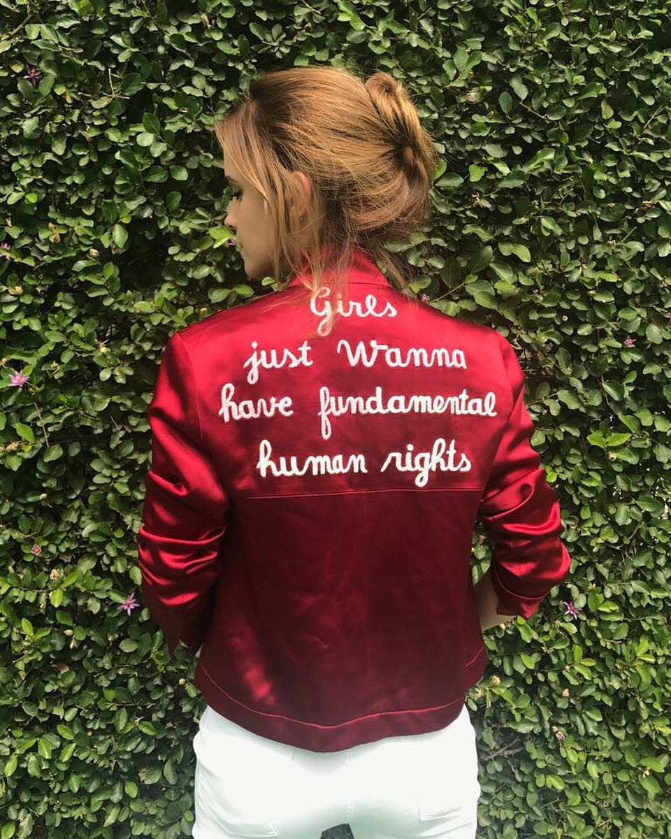 08 maart 2018: Hey! I'm @emmawatson and throughout the day, I'll be guest curating the @natgeo Instagram feed! To celebrate #InternationalWomensDay, I'm selecting and sharing powerful images taken by National Geographic's emerging female photographers around the world. Women photographers are often under-represented and under-celebrated. I’m excited to be marking this day by profiling the talented female story-tellers and image-makers that are working hard to build empathy across borders x #iwd2018 #timesup
