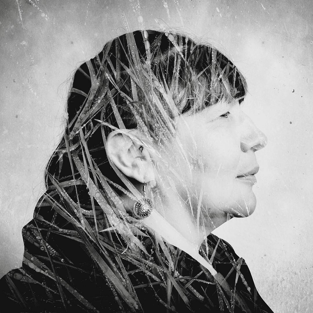 08 maart 2018: Photo and words by @dzalcman (Daniella Zalcman) | “When I was 8, Mormons swept across Saskatchewan. So I was taken out of residential school and sent to a Mormon foster home for five years. I’ve been told I’m going to hell so many times and in so many ways. Now I’m just scared of God.” Deedee is one of 150,000 Indigenous Canadians who was forced to attend residential school — a network of coercive assimilation boarding schools funded by the Canadian government that operated until 1996. Indian agents would take children from their homes and send them to church-run institutions where they were punished for speaking their Native languages or observing Indigenous traditions, routinely sexually and physically assaulted, and in some extreme instances subjected to medical experimentation and sterilization. This multiple exposure portrait overlays Deedee's image with the grass that now covers the site where her school building once stood.

For International Women's Day, I'm honored to share Deedee's story, as a reminder that as we discuss the rapid advancements that women's rights have made in recent days, that it's important to work to ensure that feminism is intersectional, and that we're trying to elevate people across a spectrum of identities.
#PressforProgress #InternationalWomensDay #IWD2018 #WomensHistoryMonth #NatGeoWomen 
