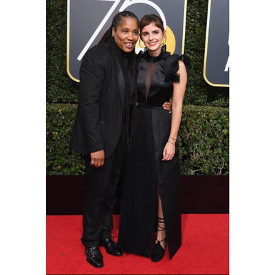 17 janauri 2018: An amazing night at The Golden Globes with @jusmarai. Sustainable dress by @ronaldvanderkemp made from discarded fabrics and adorned with an @era50_50 pin (an organization out of the UK campaigning for equal representation for women on stage and on screen)
Shoes @creaturesofcomfort, crafted in a small factory outside of Florence.
Earring also by RVDK from upcycled materials and jewelry by @lilianvontrapp handcrafted from recycled gold and vintage diamonds. LVT also uses recycled materials for packaging and gives a percentage of each purchase to PACT. Skin prepped with @MUNskincare Aknari Brightening Serum, @Evolueskincare Day and Night Cream Normal + Sensitive Skin, and @TataHarperskincare Illuminating Eye Cream. My staple @rmsbeauty 'Un' Cover-Up as concealer & foundation. For Eyes & Brows, @alimapure Natural Definition Brow Pencil in Medium + @100percentpure Green Tea Fiber Brow Builder in Medium, @janeiredale Liquid Liner in Black and @kjaerweis Mascara. Lips - @100percentpure Lip Carmel in Scotch Kiss. Makeup sealed with @mvskincare Rose Hydrating Mist. All brands are cruelty-free and use natural and organic ingredients.
Haircut and new fringe by Jenny Harling
