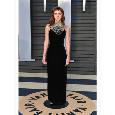5 maart 2018: Oscars Vanity Fair in Ralph Lauren from the archives. Great design is timeless and this dress, like vintage, is another way to wear a sustainable piece. Shoes by @rogervivier, a brand promoting craftsmanship and supporting their local town of Brancadoro . @tylerellisofficial bag handcrafted by a small team of artisans in Italy. 
Fair trade and recycled gold sapphire cuff by @anakatarinadesign , @anakhouri responsibly sourced ring and bracelet, and @vraiandoro earrings made from lab grown diamonds and recycled gold. 
For skin, @iliabeauty Vivid Concealer in Maca used as a lightweight foundation for a fresh look and a few dabs of @rmsbeauty ‘Un’ Cover-Up 22 under the eyes. RMS Beauty Eye Polish in Solar on the lid to add a bronze glow and RMS Living Luminizer under the brow to the top of the cheek bone. Ilia eyeliner in Rebel Rebel to enhance the lash line. Ilia Multi-Stick in Tenderly flushes on the cheeks. Lips @janeiredale lip liner in Spice and finished with Ilia Lip Gloss in The Butterfly and I.
#timesup
