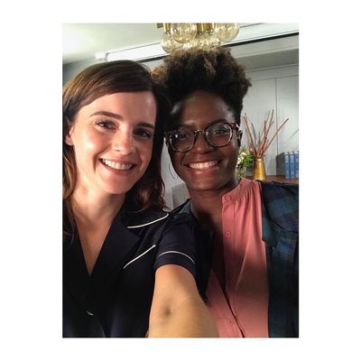 02 oktober:🌸 Words cannot express how excited I was to interview @renieddolodge 💞 a London based feminist activist, podcaster, award-winning journalist and author of ‘Why I’m No Longer Talking to White People About Race,’ the Jan/Feb @oursharedshelf book pick.
•••
🌱🌷 Reni’s research and candour opened my eyes to how deeply-engrained structural racism is in UK society. Her work enlightened and motivated me to begin a journey of acknowledging the history of racism in Britain. Thank you, Reni, for thoughtfully answering the questions from #OurSharedShelf members and myself.
•••
🎥🎞 Full interview out 🔜! #blackhistorymonth
