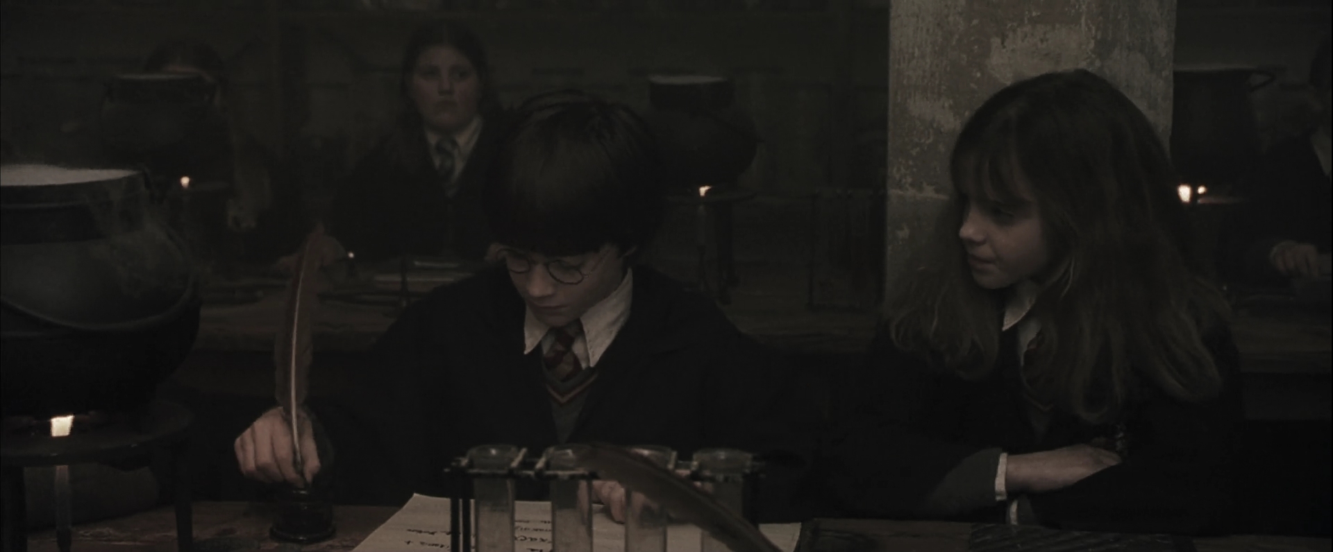 EmmaWatsonFan-dot-nl_HarryPotterandthePhilosophersStone0980.jpg EmmaWatsonFan-dot-nl_HarryPotterandthePhilosophersStone0980.jpg