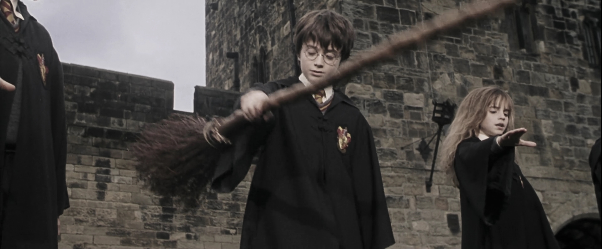 EmmaWatsonFan-dot-nl_HarryPotterandthePhilosophersStone1246.jpg EmmaWatsonFan-dot-nl_HarryPotterandthePhilosophersStone1246.jpg