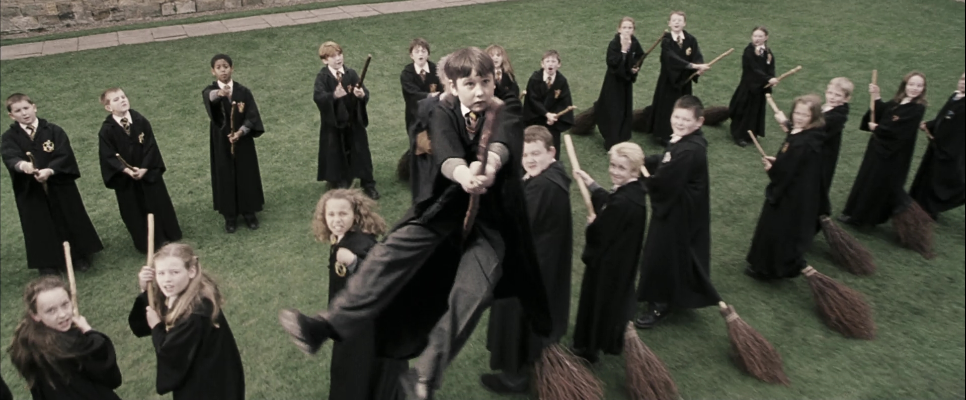 EmmaWatsonFan-dot-nl_HarryPotterandthePhilosophersStone1305.jpg EmmaWatsonFan-dot-nl_HarryPotterandthePhilosophersStone1305.jpg