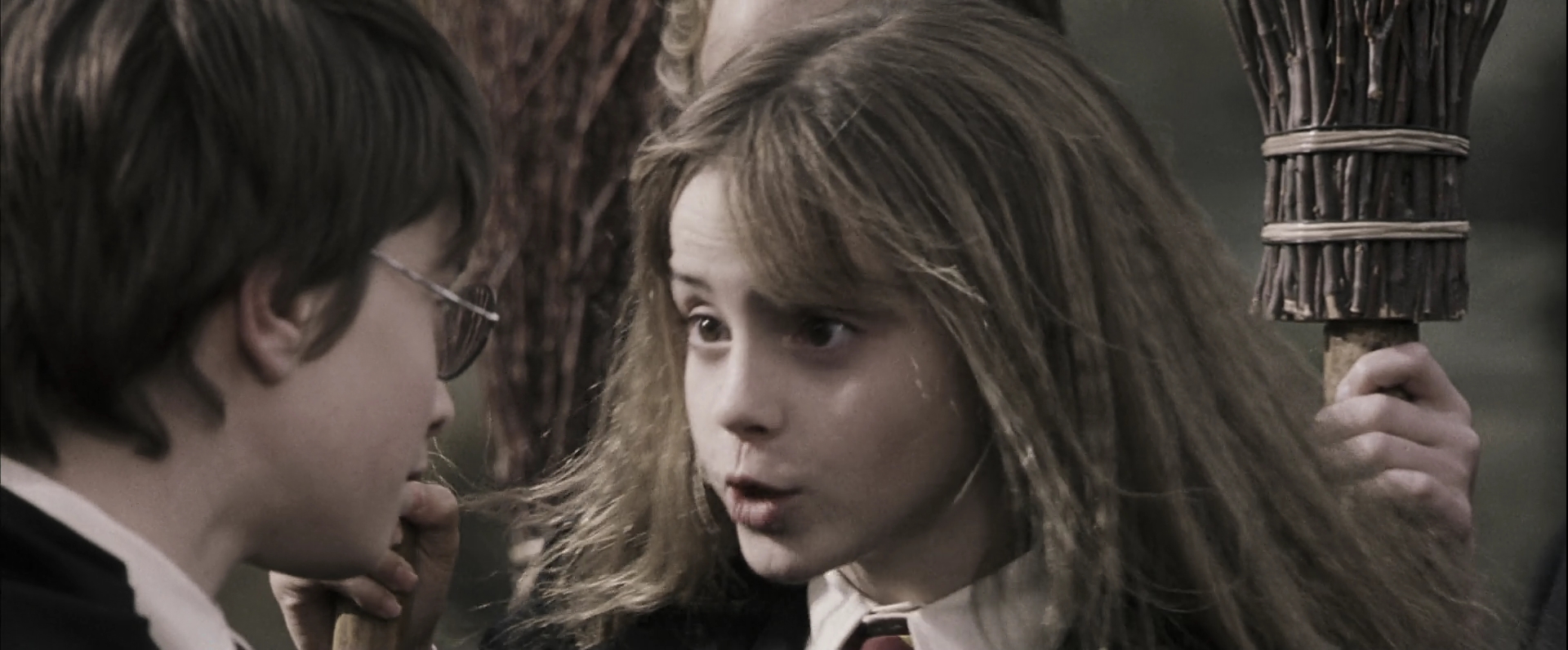 EmmaWatsonFan-dot-nl_HarryPotterandthePhilosophersStone1398.jpg EmmaWatsonFan-dot-nl_HarryPotterandthePhilosophersStone1398.jpg