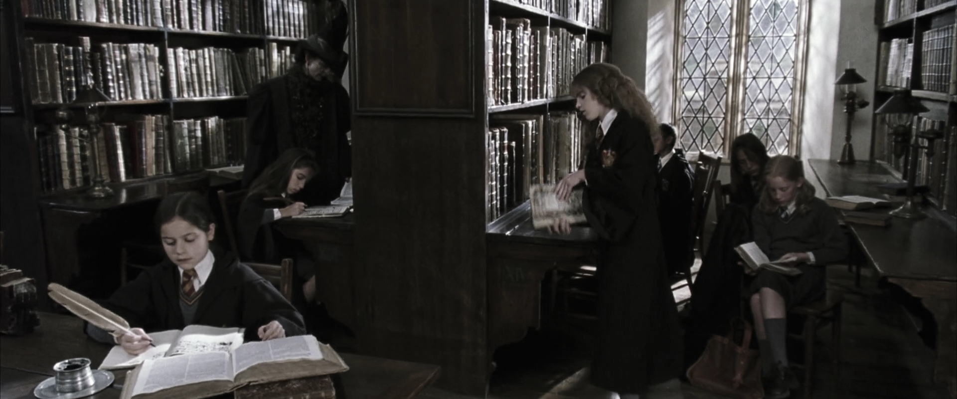 EmmaWatsonFan-dot-nl_HarryPotterandtheChamberOfSecrets2041.jpg