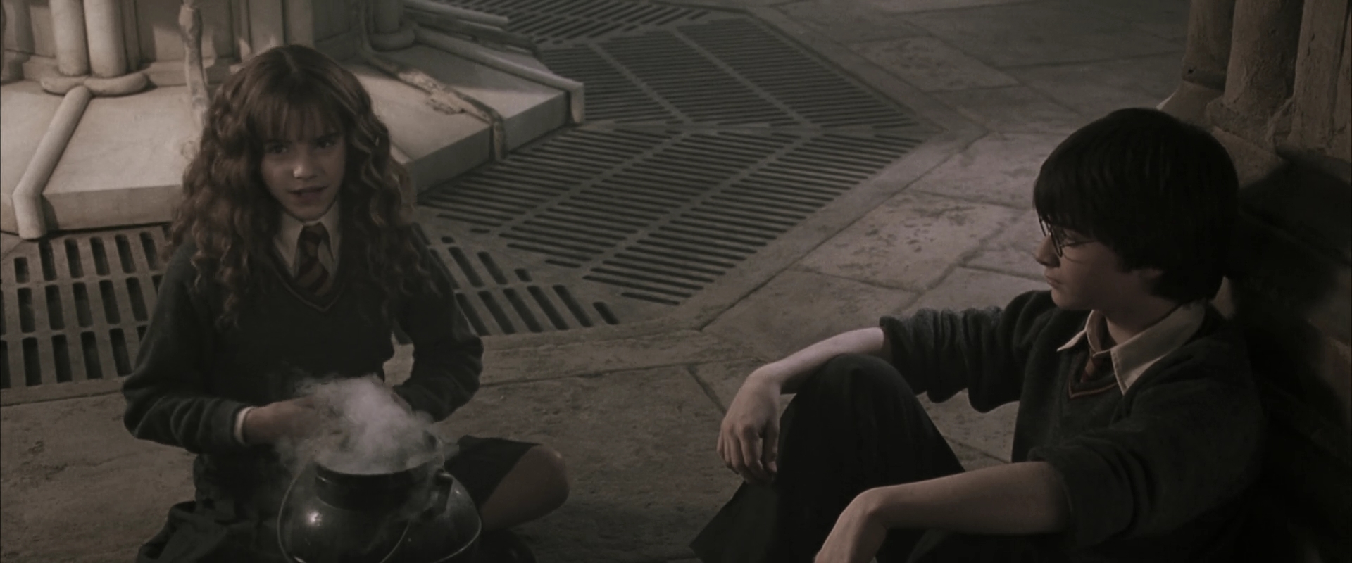 EmmaWatsonFan-dot-nl_HarryPotterandtheChamberOfSecrets2704.jpg EmmaWatsonFan-dot-nl_HarryPotterandtheChamberOfSecrets2704.jpg