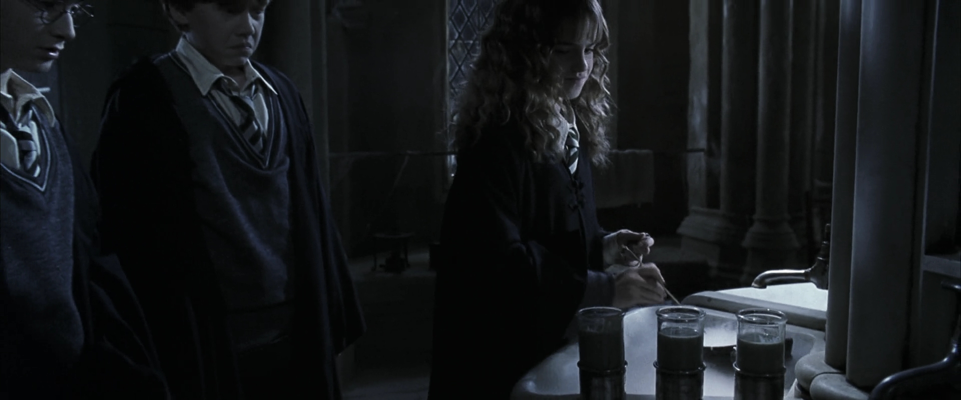 EmmaWatsonFan-dot-nl_HarryPotterandtheChamberOfSecrets3636.jpg