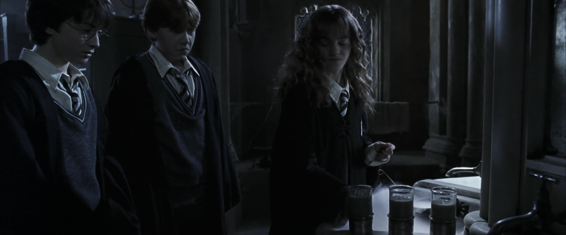 EmmaWatsonFan-dot-nl_HarryPotterandtheChamberOfSecrets3637.jpg
