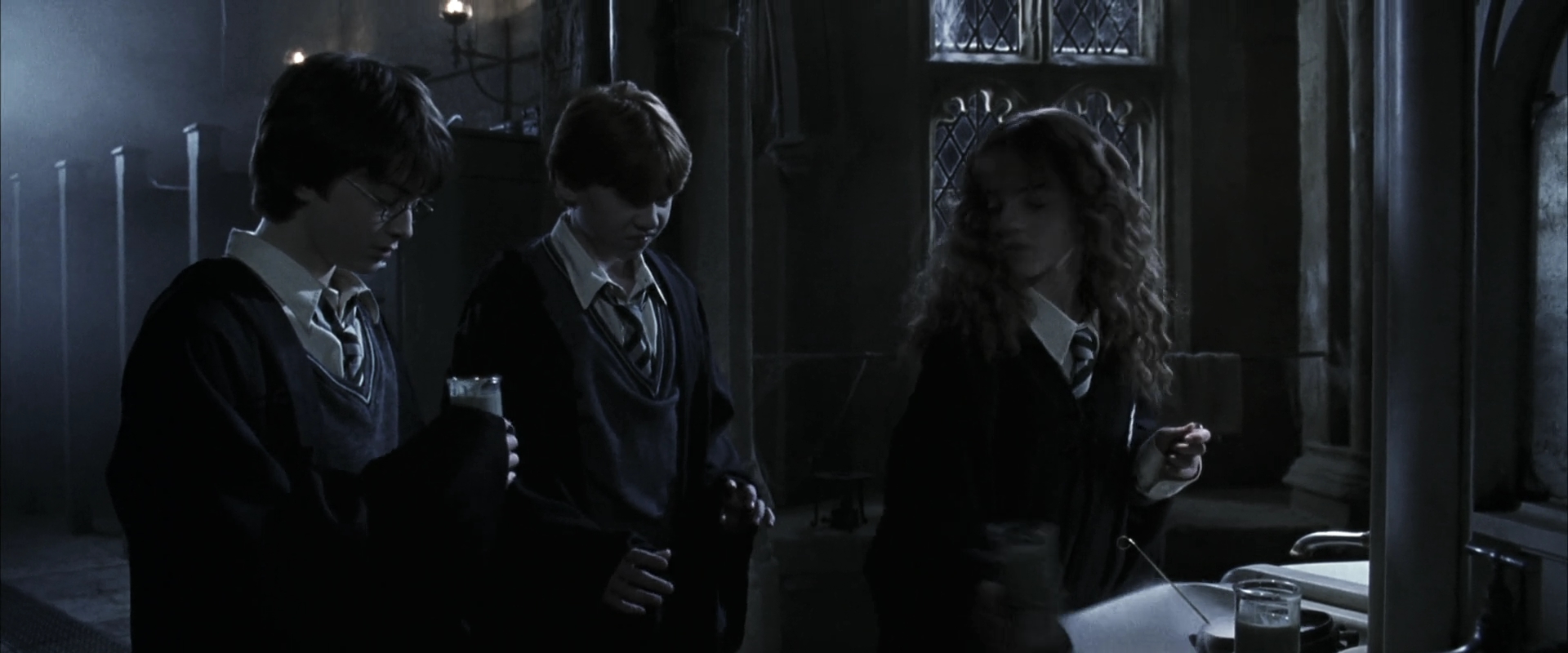 EmmaWatsonFan-dot-nl_HarryPotterandtheChamberOfSecrets3640.jpg