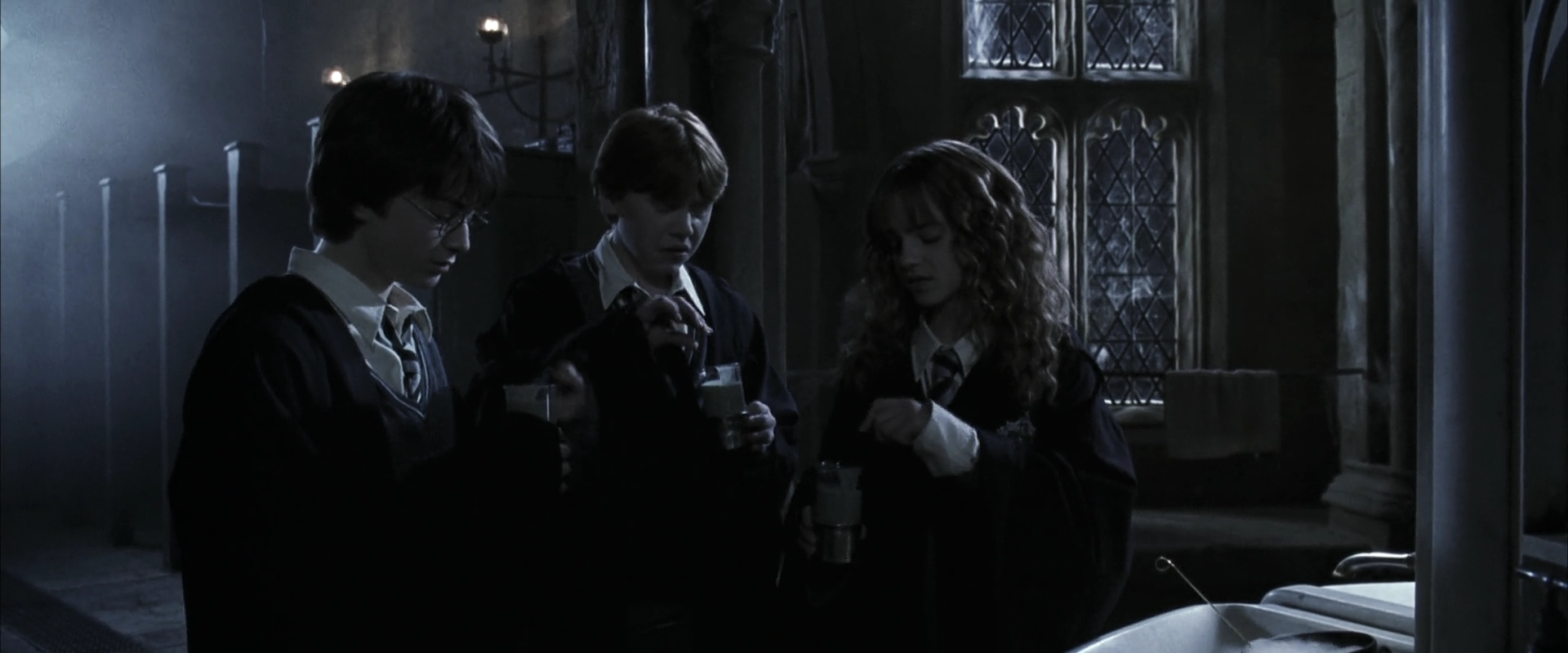 EmmaWatsonFan-dot-nl_HarryPotterandtheChamberOfSecrets3644.jpg