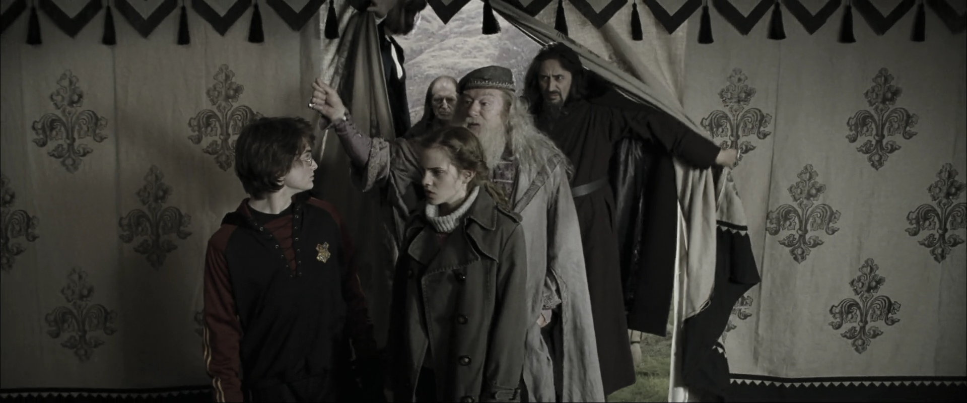 EmmaWatsonFan_dot_nl-HarryPotterAndTheGobletOfFire3221.jpg EmmaWatsonFan_dot_nl-HarryPotterAndTheGobletOfFire3221.jpg