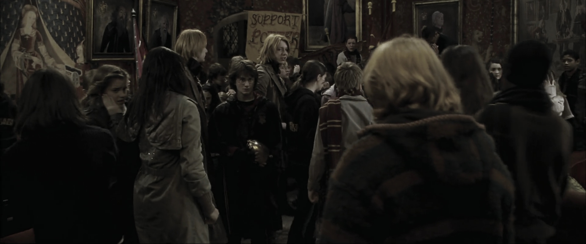 EmmaWatsonFan_dot_nl-HarryPotterAndTheGobletOfFire3687.jpg EmmaWatsonFan_dot_nl-HarryPotterAndTheGobletOfFire3687.jpg