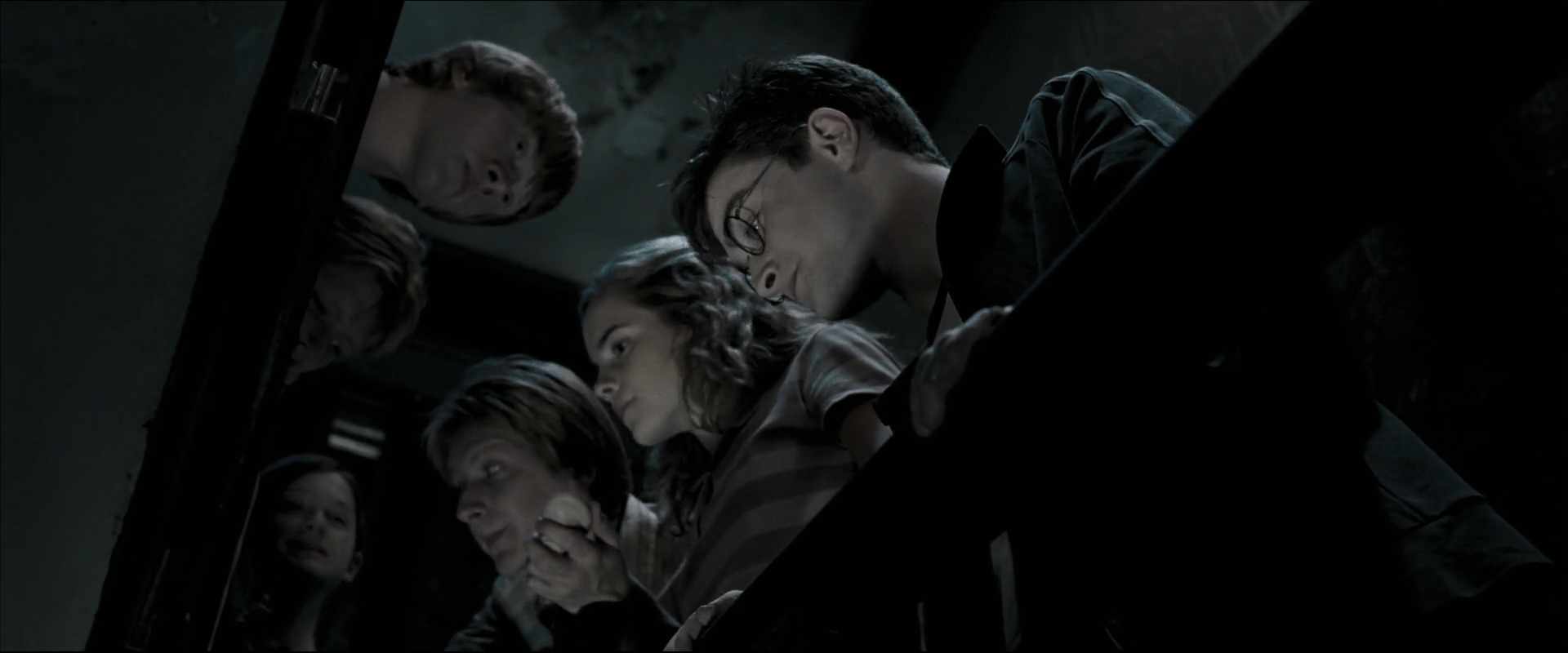 EmmaWatsonFan_dot_nl-HarryPotterAndTheOrderOfThePhoenix0838.jpg