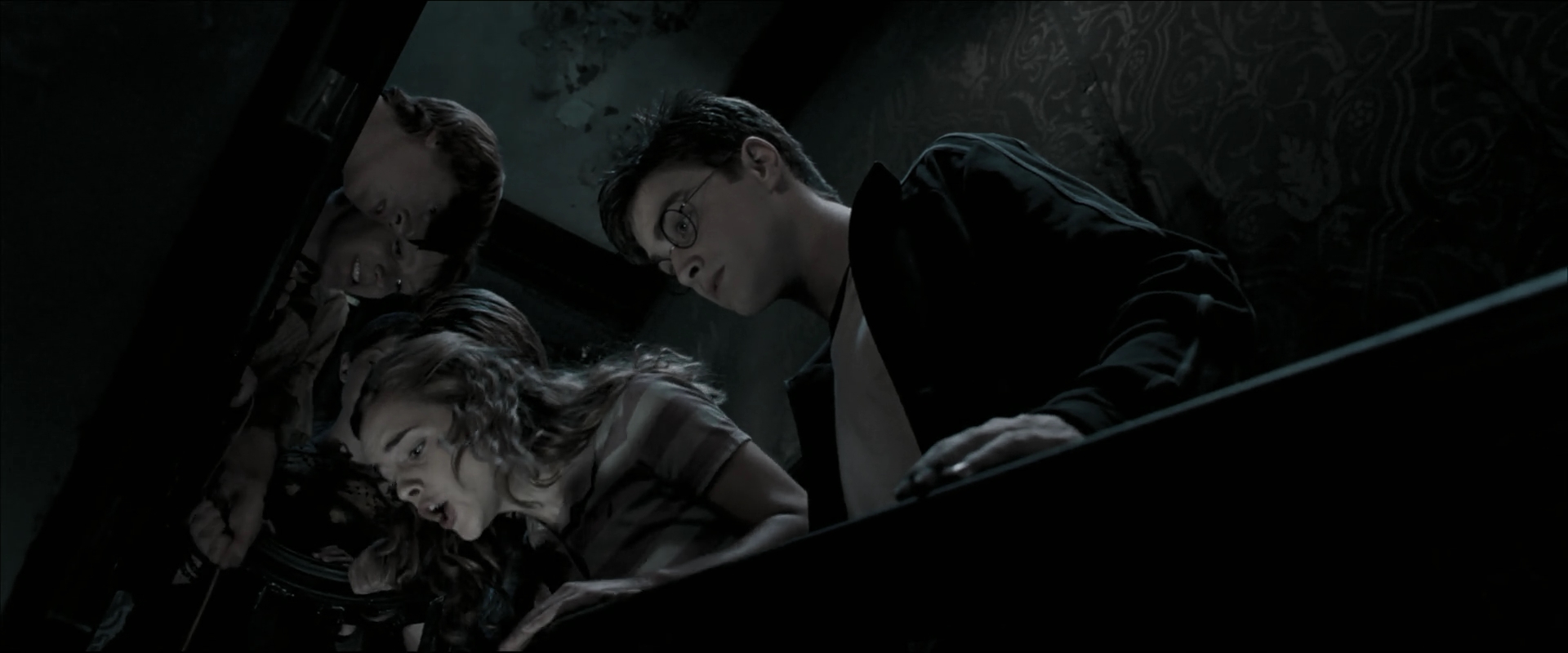 EmmaWatsonFan_dot_nl-HarryPotterAndTheOrderOfThePhoenix0859.jpg