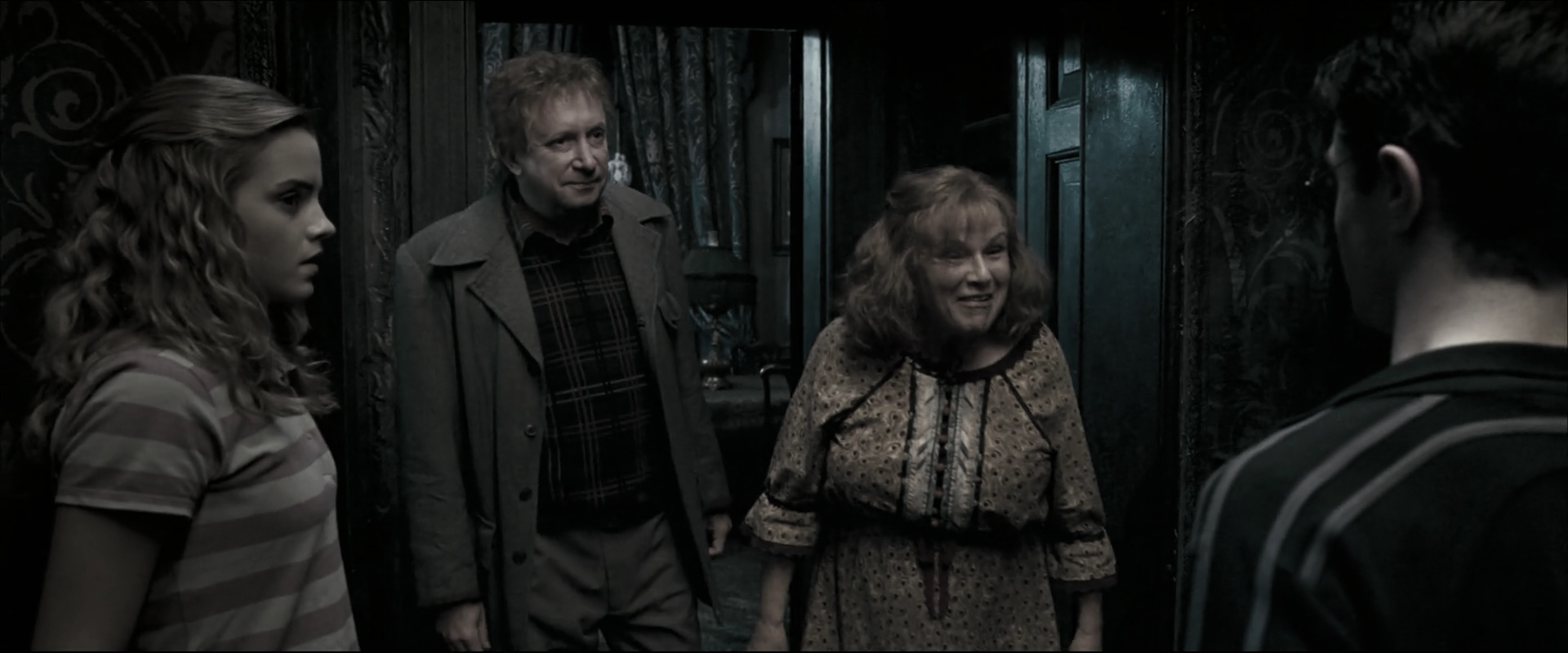 EmmaWatsonFan_dot_nl-HarryPotterAndTheOrderOfThePhoenix0878.jpg