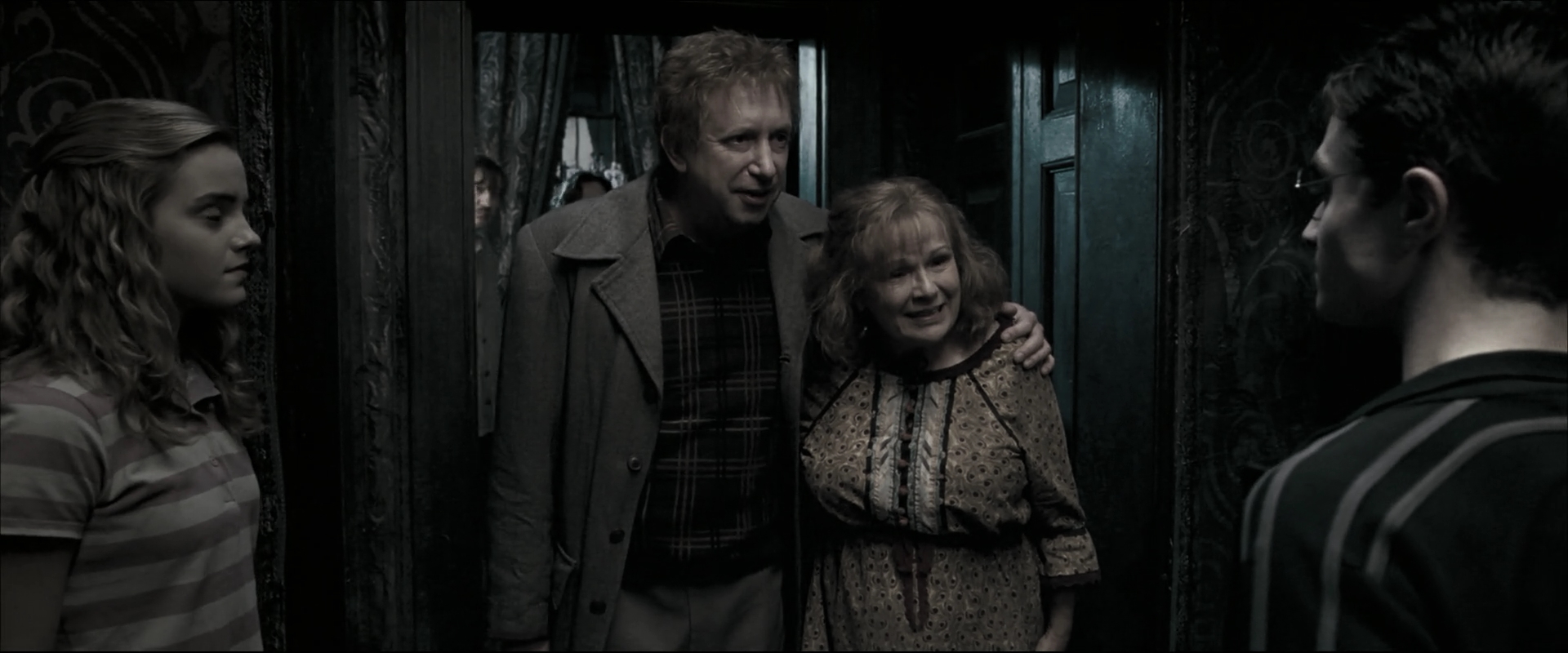EmmaWatsonFan_dot_nl-HarryPotterAndTheOrderOfThePhoenix0881.jpg