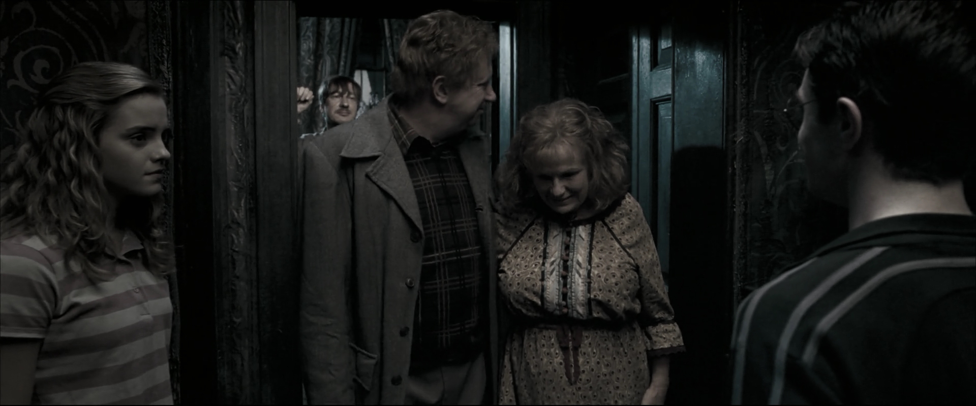 EmmaWatsonFan_dot_nl-HarryPotterAndTheOrderOfThePhoenix0884.jpg