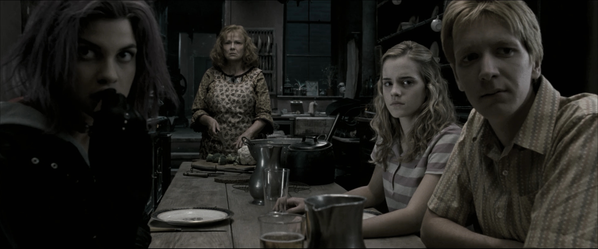 EmmaWatsonFan_dot_nl-HarryPotterAndTheOrderOfThePhoenix0927.jpg