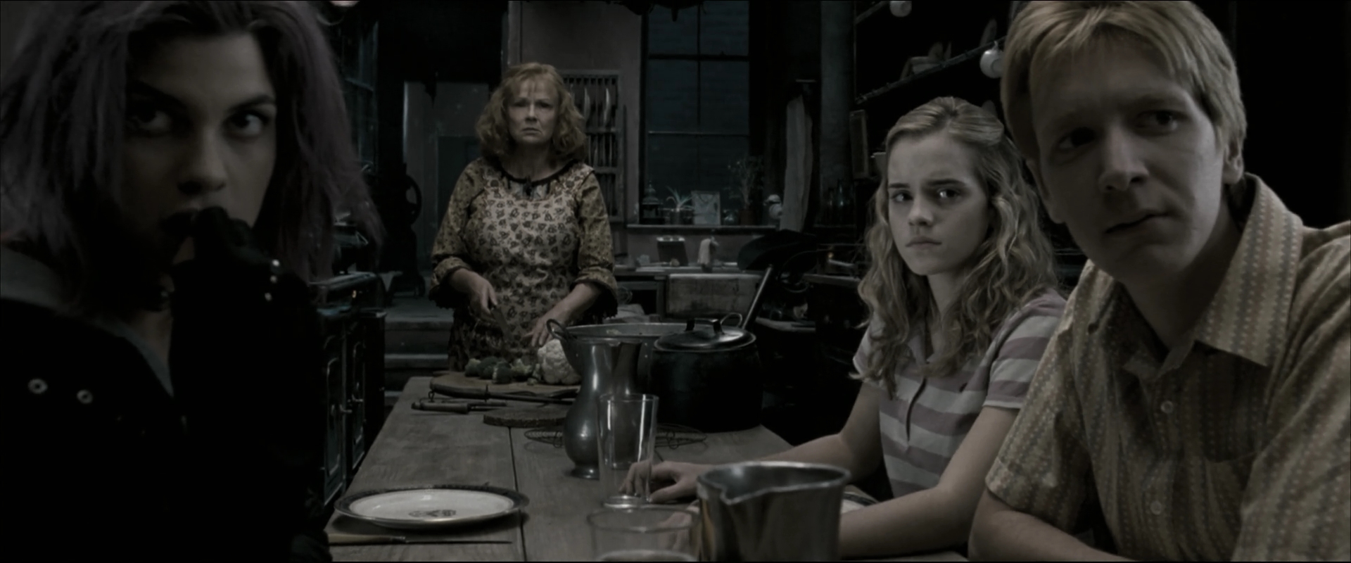 EmmaWatsonFan_dot_nl-HarryPotterAndTheOrderOfThePhoenix0929.jpg