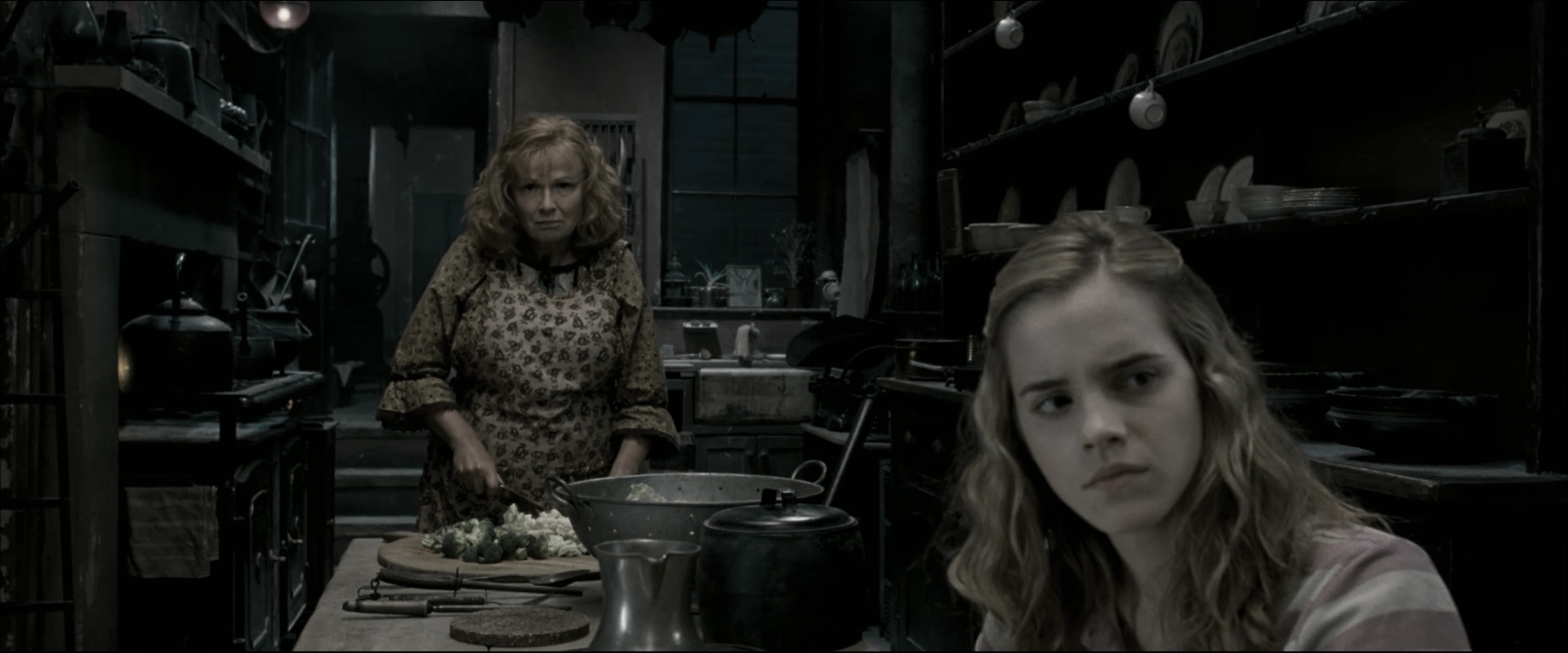 EmmaWatsonFan_dot_nl-HarryPotterAndTheOrderOfThePhoenix0986.jpg