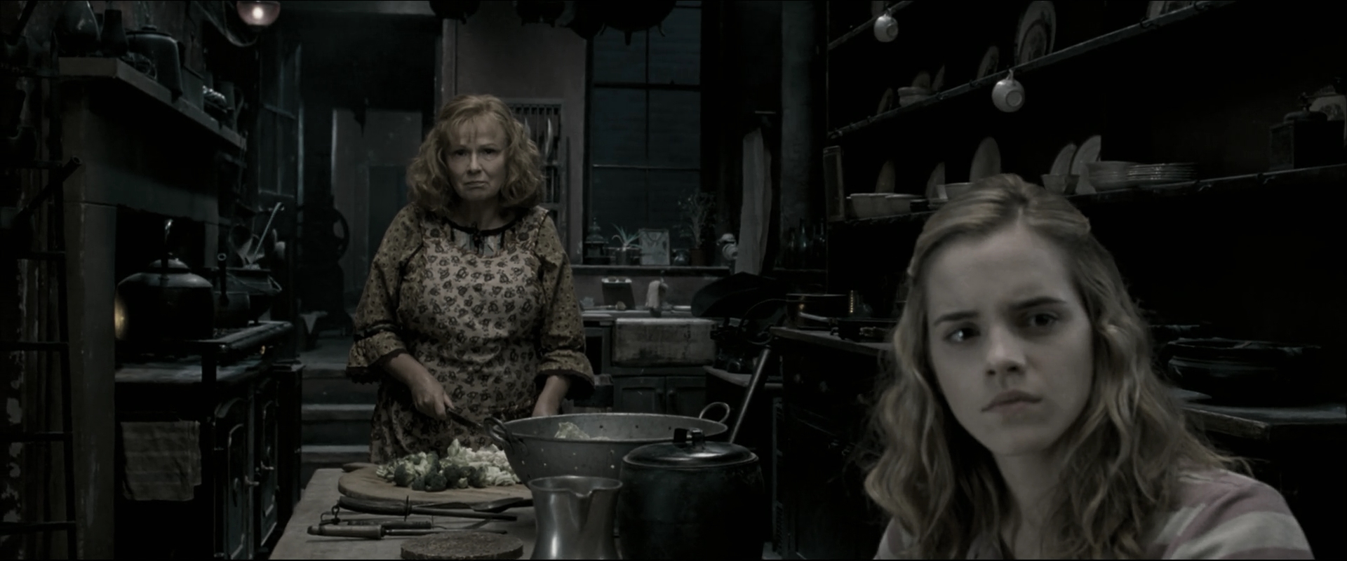 EmmaWatsonFan_dot_nl-HarryPotterAndTheOrderOfThePhoenix0988.jpg
