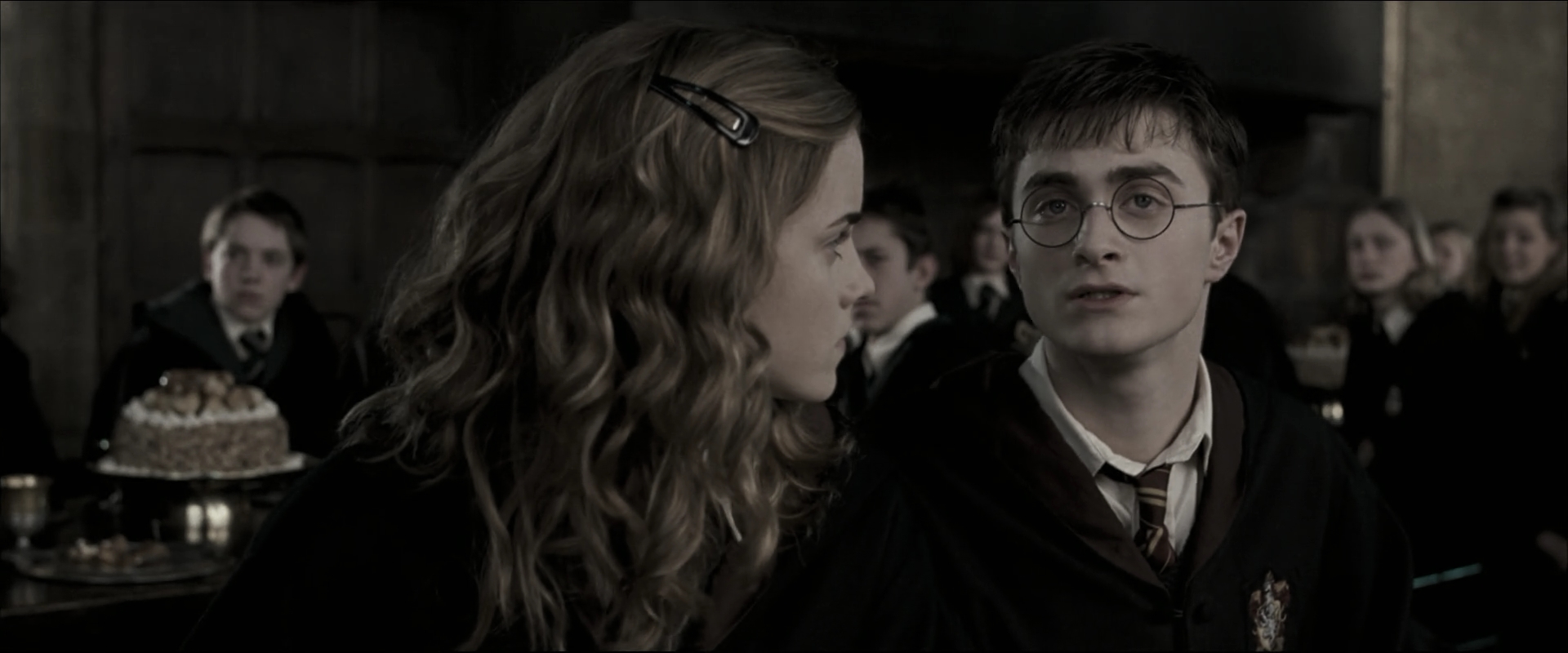 EmmaWatsonFan_dot_nl-HarryPotterAndTheOrderOfThePhoenix1823.jpg