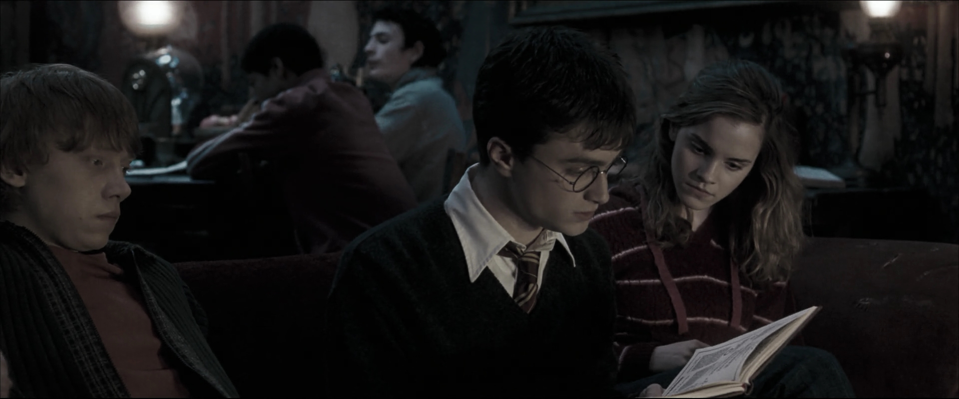 EmmaWatsonFan_dot_nl-HarryPotterAndTheOrderOfThePhoenix2383.jpg