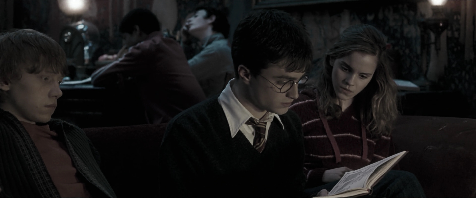 EmmaWatsonFan_dot_nl-HarryPotterAndTheOrderOfThePhoenix2384.jpg