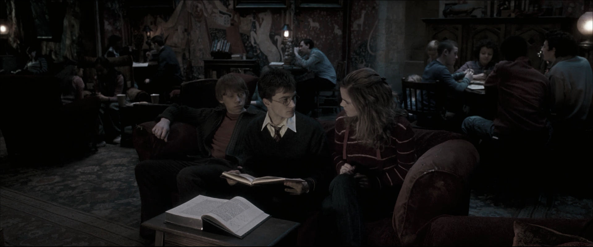 EmmaWatsonFan_dot_nl-HarryPotterAndTheOrderOfThePhoenix2386.jpg