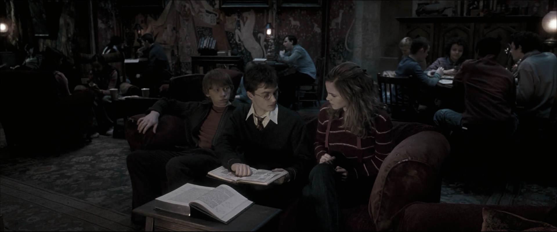 EmmaWatsonFan_dot_nl-HarryPotterAndTheOrderOfThePhoenix2387.jpg
