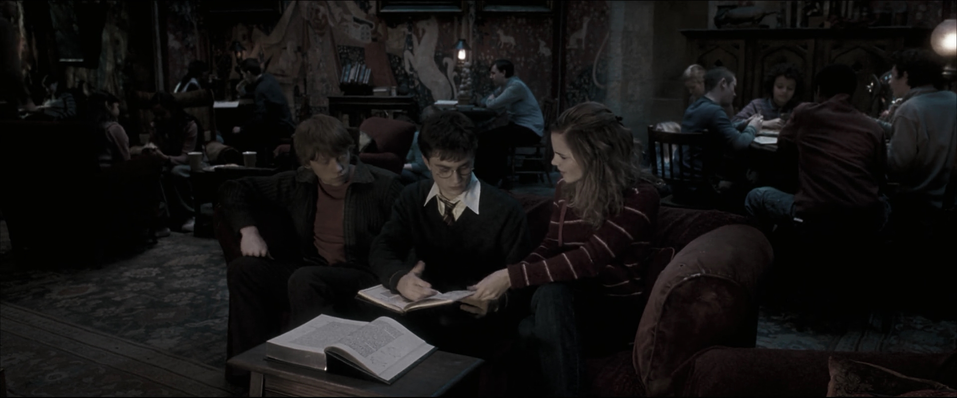 EmmaWatsonFan_dot_nl-HarryPotterAndTheOrderOfThePhoenix2389.jpg