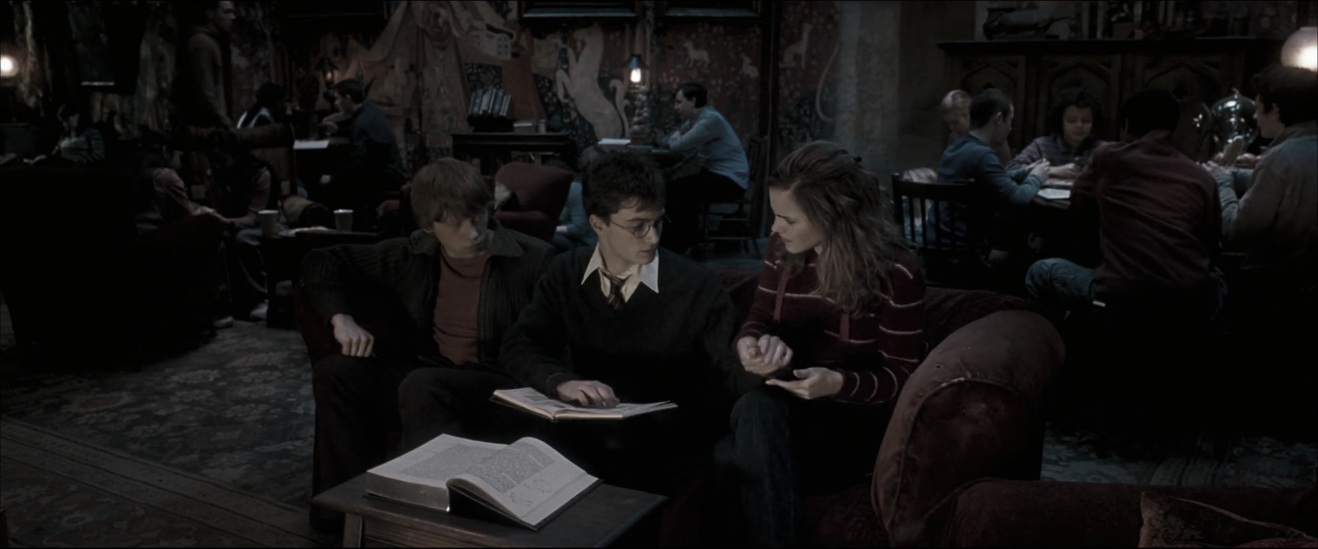 EmmaWatsonFan_dot_nl-HarryPotterAndTheOrderOfThePhoenix2390.jpg