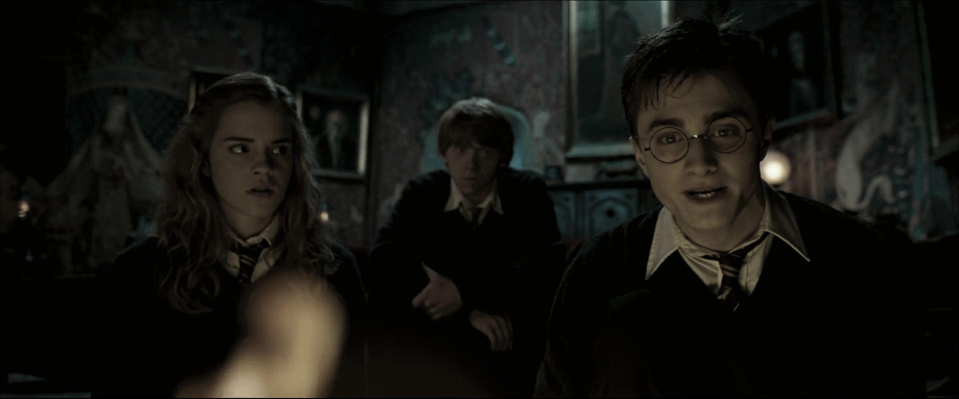 EmmaWatsonFan_dot_nl-HarryPotterAndTheOrderOfThePhoenix3003.jpg