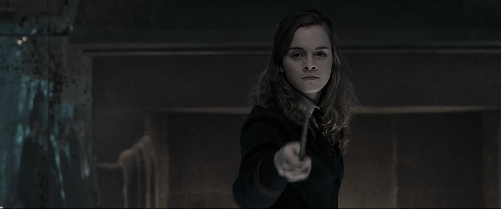 EmmaWatsonFan_dot_nl-HarryPotterAndTheOrderOfThePhoenix3525.jpg